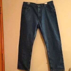 New Wrangler Men's 40x30 regular‎ fit 100% cotton medium wash jeans